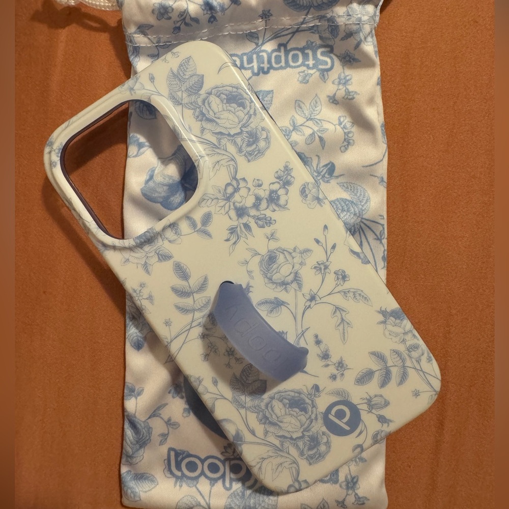 Blue Toile Loopy Case iPhone 15 Pro